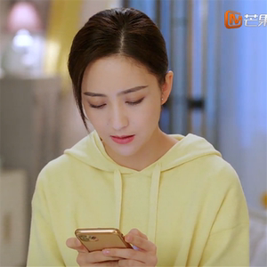 爱的厘米明星佟丽娅关雨晴同款衣服黄色连帽卫衣女中长款宽松上衣