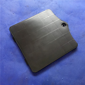 适用铃木韵彩qs100t-a/b电瓶电池盖 丽彩qs125t-2a/b脚踏板电瓶盖