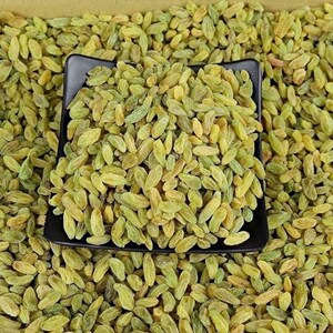 新疆2021新货葡萄干超级特大混装黑美人香妃小包装无籽tb