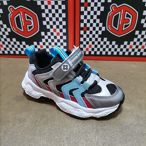 黄蜂比奇童鞋春