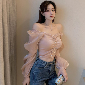 小心机一字肩抹胸性感短款衬衫仙秋季新款露肩主播修身泡泡袖上衣