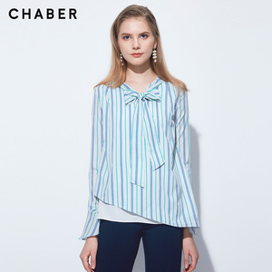 chaber/巧帛2022春季新品系带领不对称设计条纹印花长袖女士衬衫