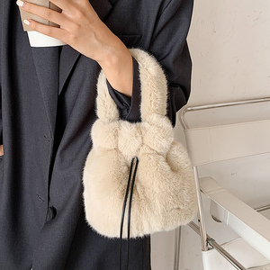 毛茸茸小包包女秋冬季2021新款时尚可爱毛绒斜挎包手提毛毛手机包