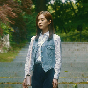 流金岁月刘诗诗蒋南孙同款牛仔马甲女短款马夹白色荷叶边衬衫衣服