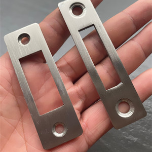 304不锈钢锁片有框门地锁扣片地弹簧门锁导向片扣板长方孔四方孔