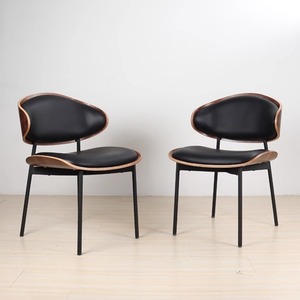 北欧轻奢意式设计师餐椅皮原木现代弯曲木咖啡厅会客洽谈椅子舒适