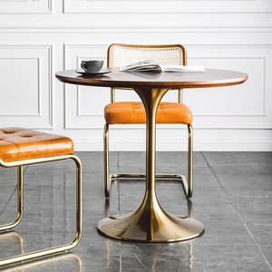 北欧家用小圆桌洽谈桌郁金香胡桃木面餐桌椅组合设计师咖啡厅桌子