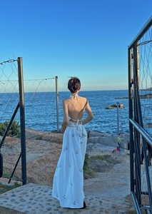泰国海岛沙滩度假连衣裙海南三亚海边拍照吊带裙大理丽江法式长裙
