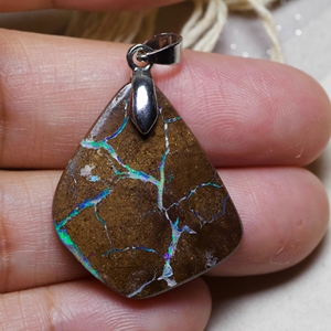 天然澳大利亚母岩欧泊吊坠21.75克拉脉石澳宝欧珀饰品实拍真品