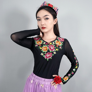 新疆舞蹈服广场舞新款上衣休闲大码刺绣绣花牛奶丝女夏跳舞衣服