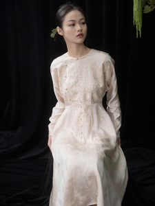 粉色刺绣新中式国风改良复古连衣裙春夏 高级设计感礼服裙子