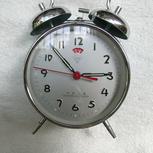 90年代绝版库存全新正品上海产钻石牌提梁双铃机械闹钟挂钟老钟表