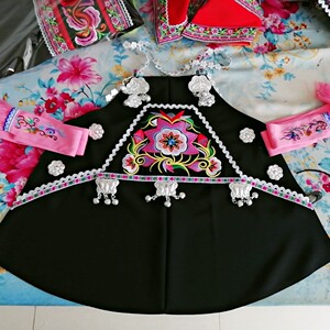 贵州少数民族服装布依族绣花围腰