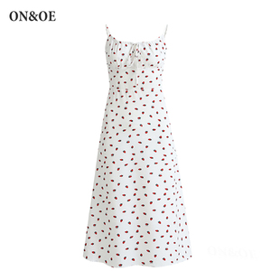 ONOE法式小众草莓印花2024海边小白色欧美纯欲风度假吊带连衣裙女