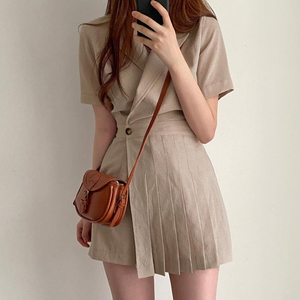 韩国ins复古西装领连衣裙女夏季2023新款设计感收腰气质百褶裙裤