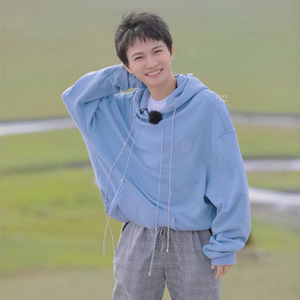 新手驾到周深同款衣服秋季新款韩版宽松加绒浅蓝色连帽卫衣外套潮