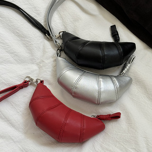 挂脖超小精致零钱包可颂牛角包小众设计迷你可爱凹造型口红耳机包