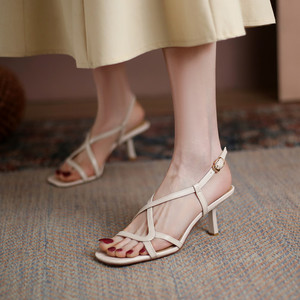 白色凉鞋带跟-淘宝拼多多热销白色凉鞋带跟货源拿货 - 阿里巴巴货源