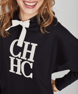 代购carolina herrera2022春夏黑色小蝙蝠袖白ch字母长袖连帽卫衣