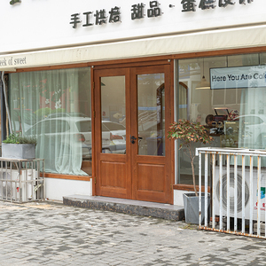 蛋糕甜品店门头房松木实木钢化玻璃进户门对开门款式定制厂家直供