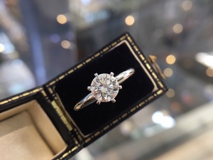 大叔珠宝定制 18K镶嵌钻石戒指 一克拉六爪钻戒H VS