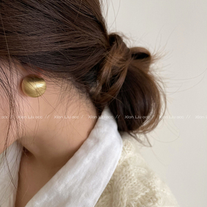 金色复古拉丝圆球耳钉小众设计感高级耳环女2024新款爆款金属耳饰