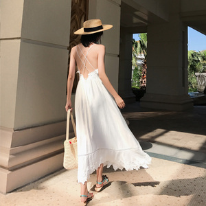 泰国巴厘岛马尔代夫海边度假沙滩裙波西米亚裙白色露背吊带连衣裙