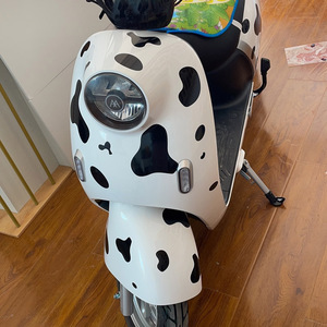 雅迪小奶牛车贴纸电动摩托车贴纸可爱奶牛防水划痕车身贴纸