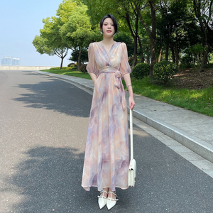 碎花连衣裙女2024夏季新款设计感气质收腰显瘦茶歇法式系带长裙子