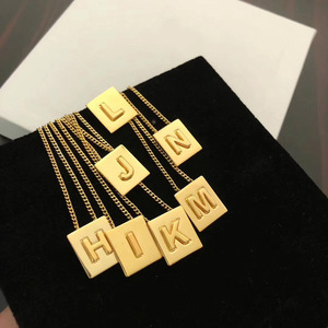 cel思琳方块字母项链女夏lisa同款镀18k金锁骨链小众设计简约气质