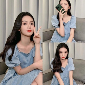 周也明星同款蓝色方领泡泡袖牛仔连衣裙女宽松短袖娃娃裙a字裙夏