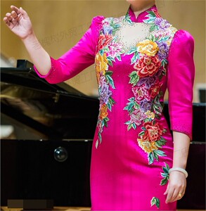 定制军旅歌唱家歌唱礼服中长袖玫红色美声独唱演出服刺绣长款显瘦