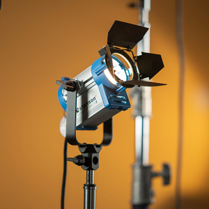 鑫威森150w钨丝灯影视聚光灯摄像摄影轮廓光发光灯3200k暖光灯