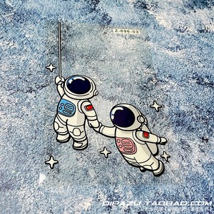 9094人付款天猫汽车贴纸情侣宇航员车贴nasa太空创意卡通装饰划痕贴
