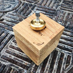 非常玩物liontops欧洲手工旋转陀螺指尖纯黄铜陀螺成人解压减压