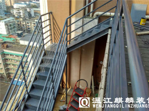 成都楼顶屋顶花园阳台扩建搭建定制跃层钢结构铁楼梯外置室外楼梯