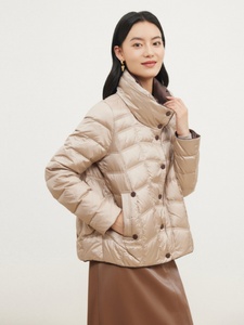 珂莱蒂尔冬季新款白鹅女菱格衔缝绒羽绒服保暖御寒短款加厚外套