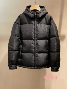 prada/普拉达 22fw新款经典暗纹倒三角标尼龙连帽羽绒服男外套女