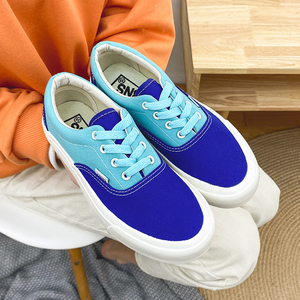小众设计奶蓝色帆布鞋女2022春夏新款学生复古百搭街拍拼色板鞋潮
