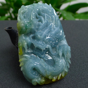 大号龙牌翡翠吊坠