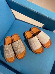 小鲤鱼意大利代购loewe/罗意威专柜 5折! 刺绣logo拖鞋平底女