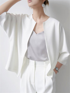 高级感气质白色西装薄外套女夏季新款设计感蝙蝠袖披肩七分袖西服