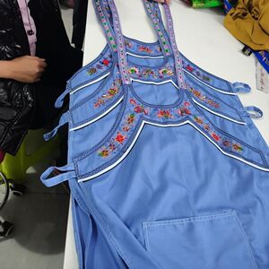 贵州民族少数民族围腰新款布依族围腰苗族围裙长度75公分随机绣花