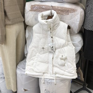 雅琪娜羽绒服马甲女2021年秋冬新款短款小兔马夹时尚百搭外套潮