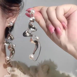 扭曲不规则几何珍珠耳环夸张小众设计高级感时尚气质网红爆款耳饰