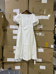 左家夏季新款法式优雅方领连衣裙简单显瘦款含莱赛尔天丝面料2862