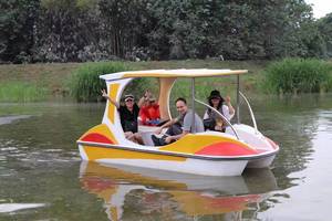 四人脚踏船加厚玻璃钢自排水脚踏船公园游船水上脚踏船烧烤观光船