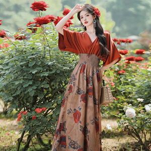 大西北旅游异域风绝美红色玫瑰连衣裙泰国度假修身高级感油画长裙