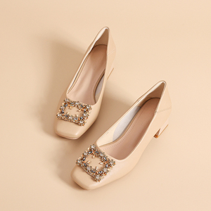 瓢鞋黑真皮方头