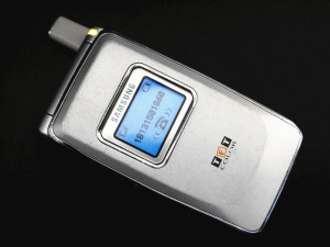 三星翻盖手机双屏